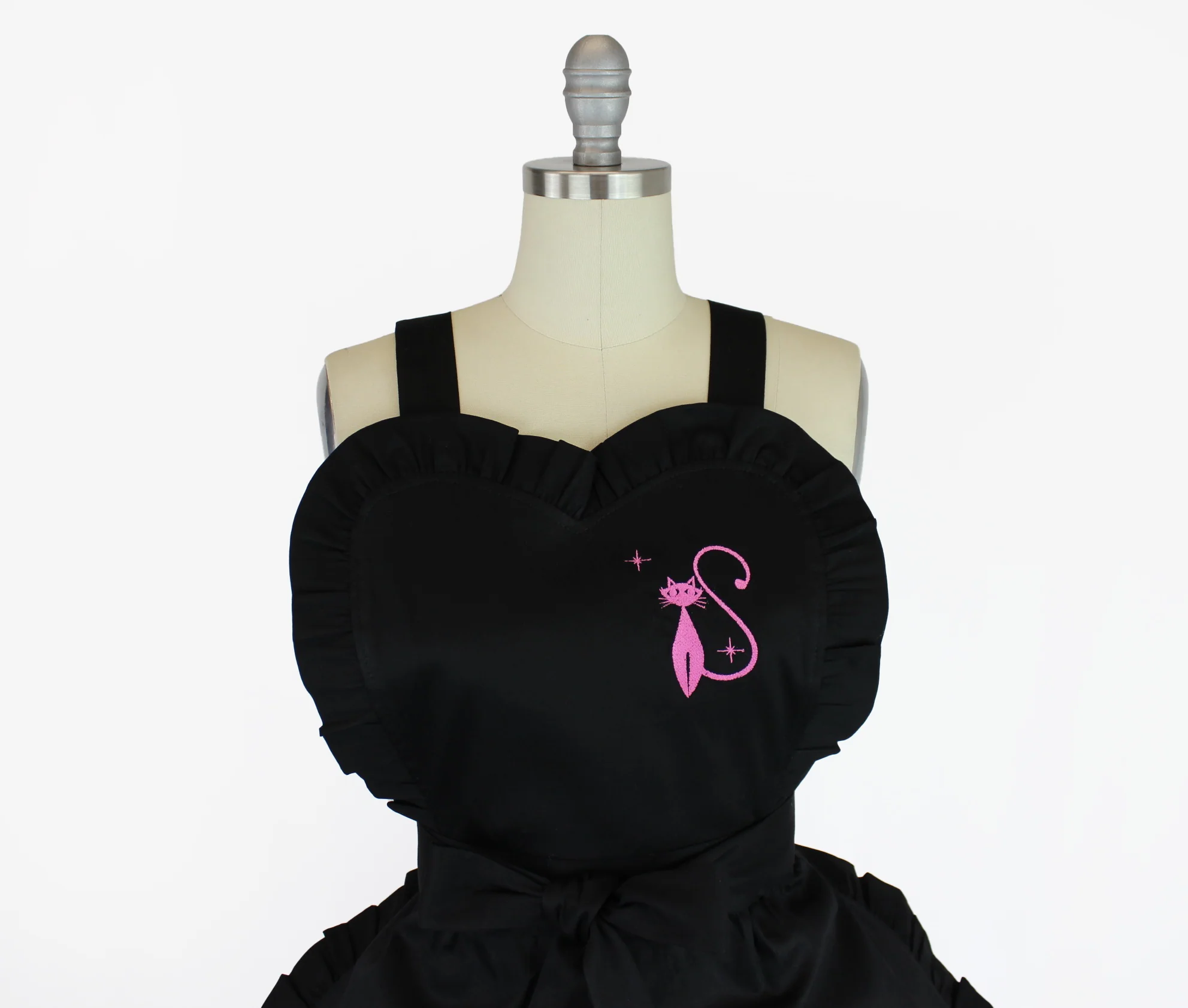 Retro 1950s White Embroidered Cat Black Vintage Inspired Apron - Image 2