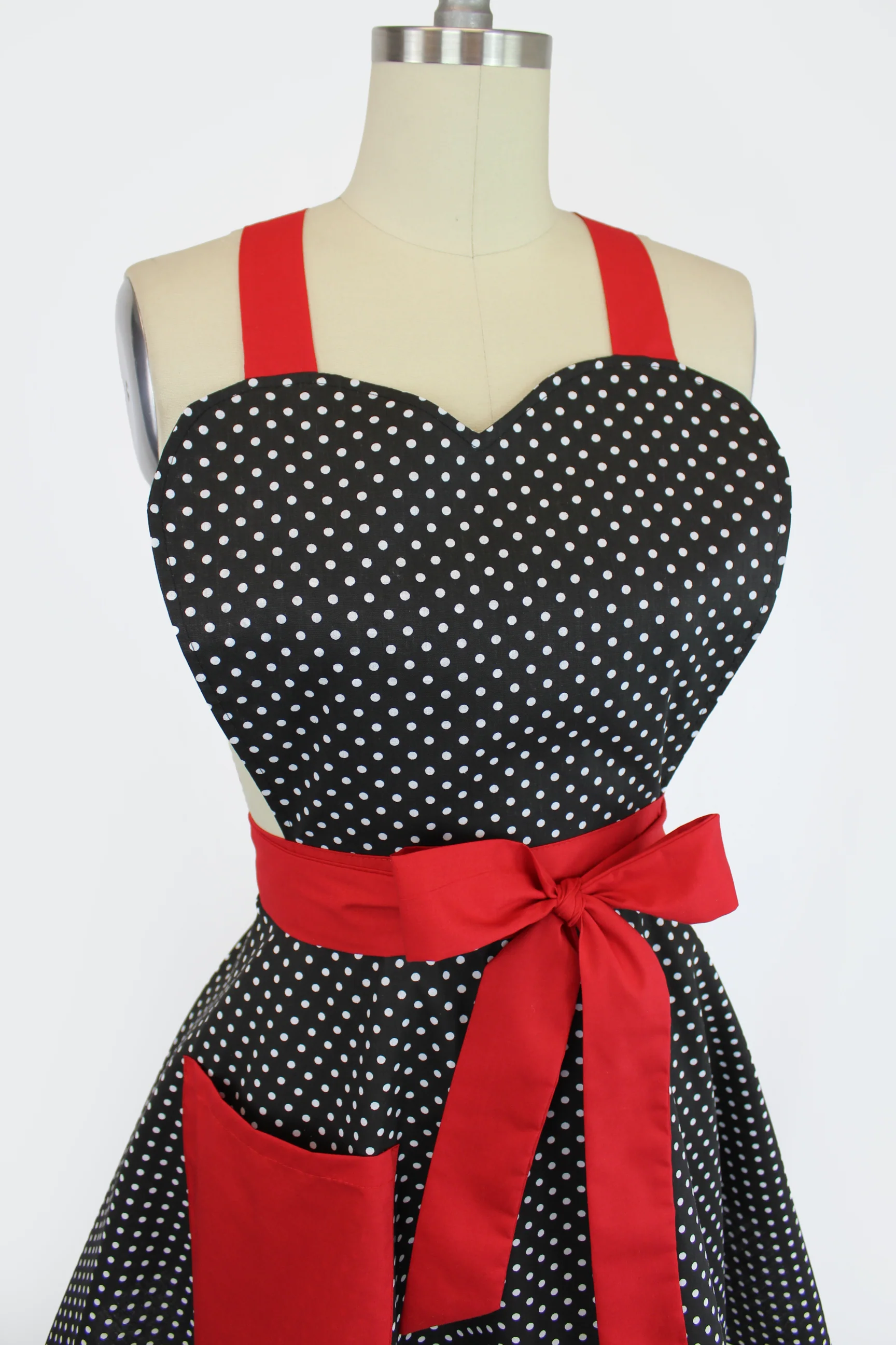 Retro Vintage Inspired Black And Red Polka Dots Pinup 1950s Apron - Image 3