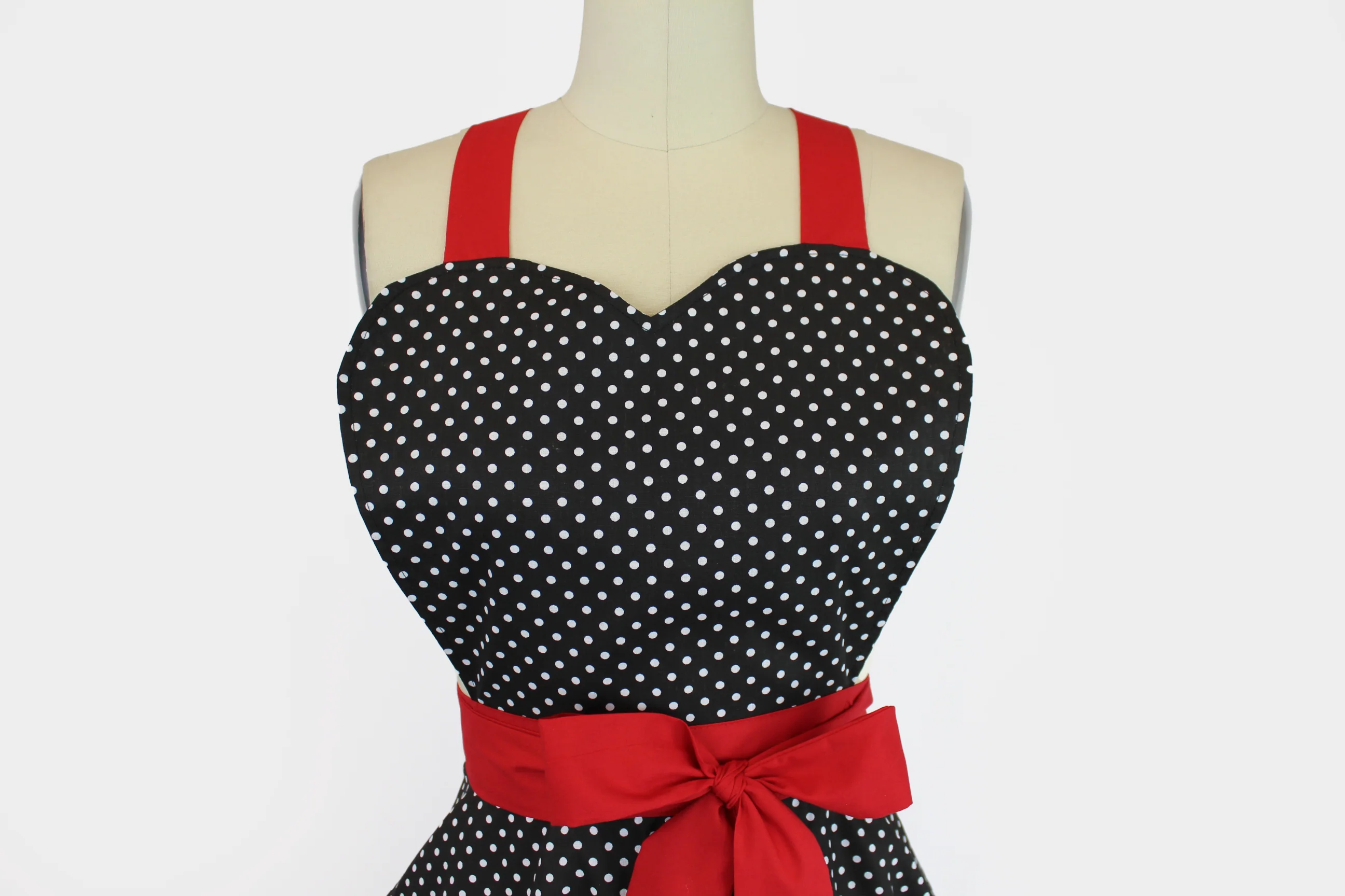 Retro Vintage Inspired Black And Red Polka Dots Pinup 1950s Apron - Image 4